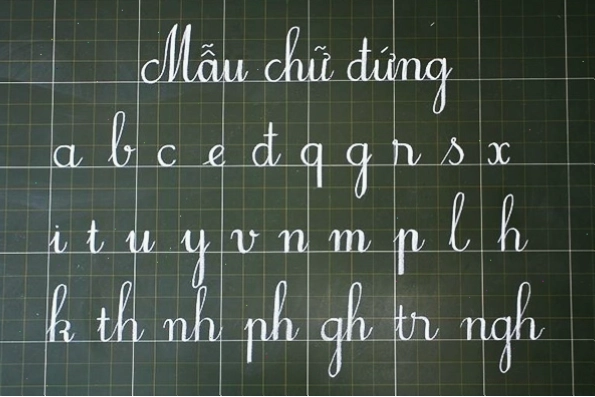 Mẫu chữ viết tay chuẩn trên nền ô ly