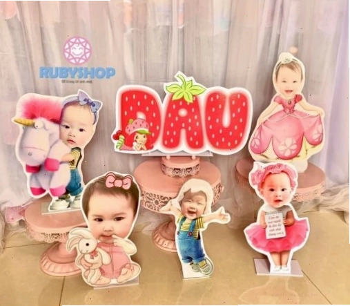 Ảnh chibi bé gái cầm cờ Việt Nam