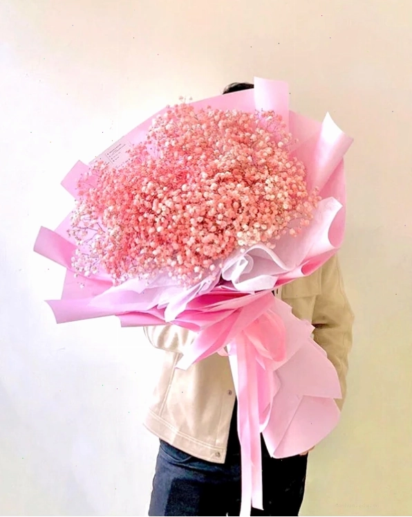 Bó hoa baby trắng với phong cách thiết kế chibi đáng yêu