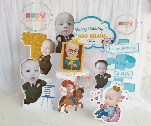 Cận cảnh biểu cảm vui vẻ của bé trai