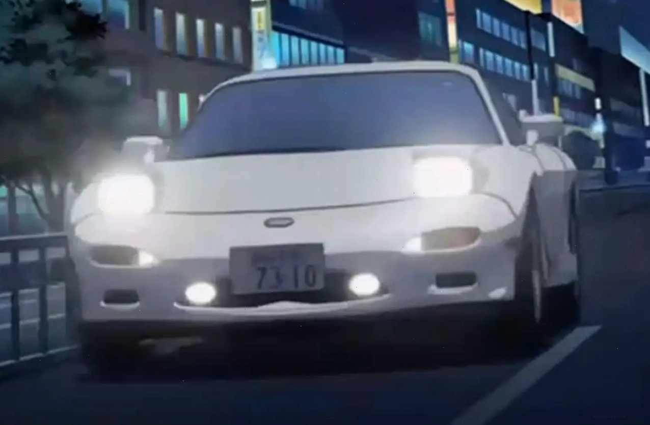 Chiếc xe RX-7 đặc trưng của Rei Furuya