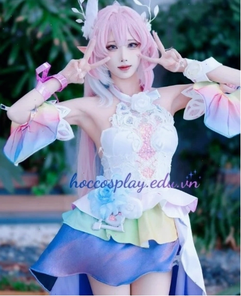 Cô gái anime nhẹ nhàng trong trang phục hầu gái