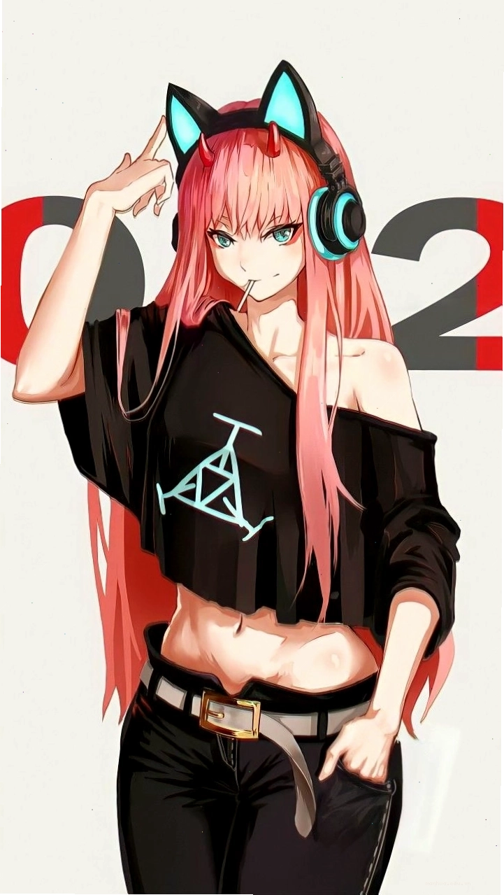 Cô gái anime tóc hồng với phong cách ngầu