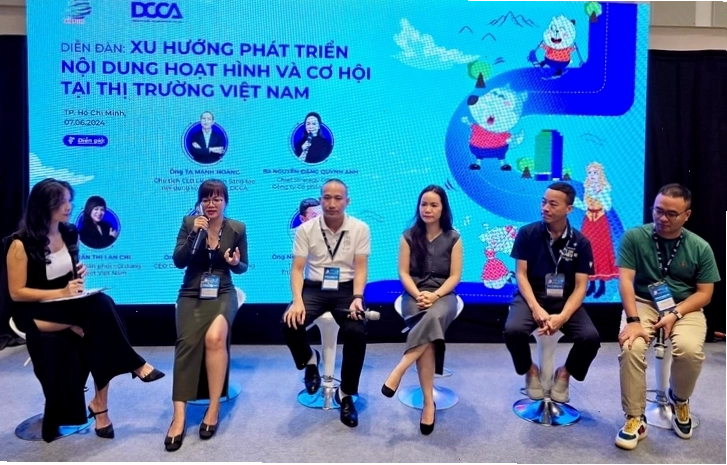 Diễn giả chia sẻ tại diễn đàn về nội dung hoạt hình