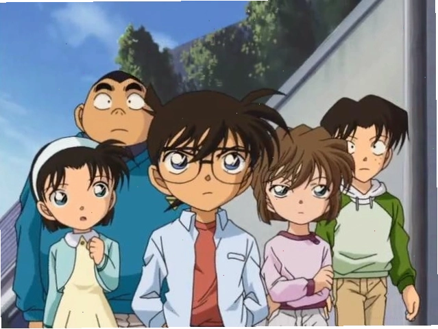 Haibara Ai và Conan cùng thảo luận về một vụ án