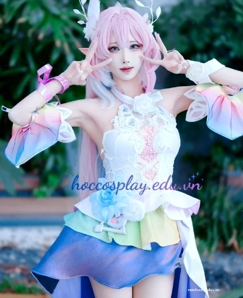 Hình ảnh cô gái che mặt với phong thái bí ẩn, gợi cảm hứng cosplay