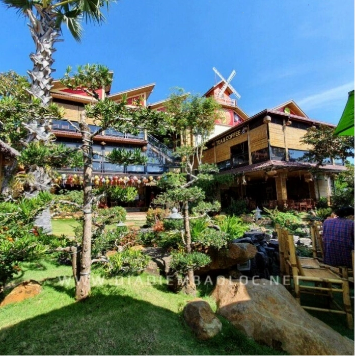 Không gian bên trong quán trà