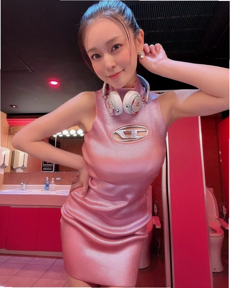 Mary Tachibana với nụ cười rạng rỡ