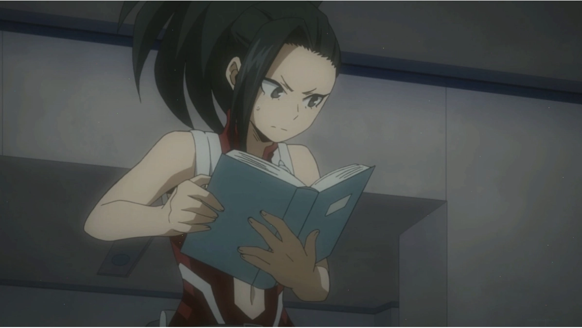 Momo Yaoyorozu đang đọc sách