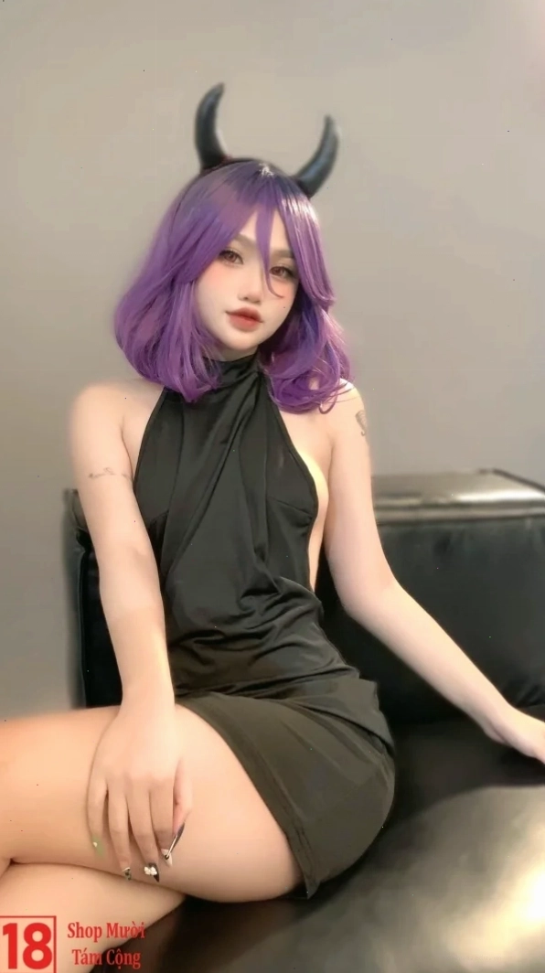 Nhóm bạn trẻ cùng nhau cosplay các nhân vật anime khác nhau