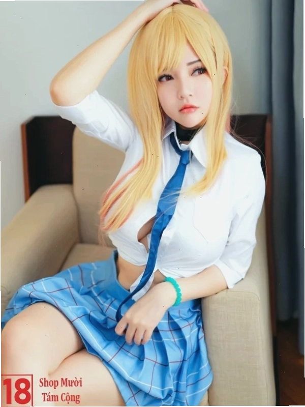Nữ cosplayer khoe đường cong quyến rũ trong bộ trang phục cosplay anime