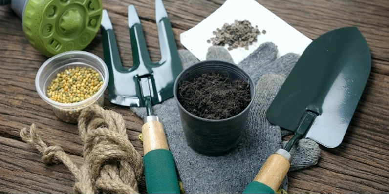 Hình ảnh cuốc xẻng và dụng cụ làm vườn mini phục vụ trồng cây đô thị